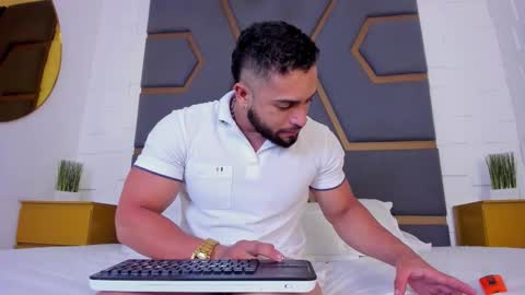 Massimo online show from 09-29-25, 03:11