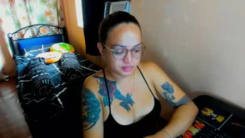 Snapshot of massivecockcum chatting on 06-15-26, 08:38 kimmy online show from 06-15-26, 08:38