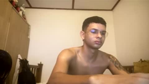 Snapshot of master_boy01 chatting on 11-27-25, 04:58 master_boy01 online show from 11-27-25, 04:58