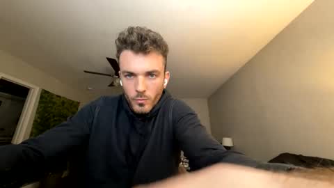 Snapshot of master_louie chatting on 12-08-24, 03:24 muskyjockdick online show from 12-08-24, 03:24