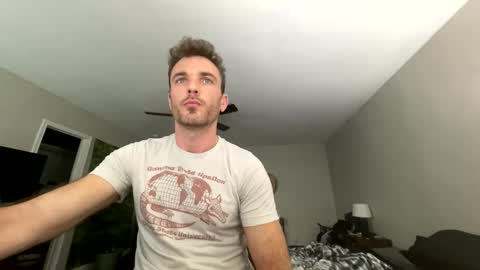 Snapshot of master_louie chatting on 12-14-24, 04:20 muskyjockdick online show from 12-14-24, 04:20