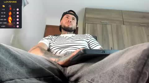 Snapshot of master_steven_01 chatting on 10-27-25, 12:26 steven online show from 10-27-25, 12:26