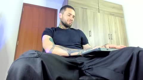 Snapshot of master_steven_01 chatting on 11-02-25, 10:45 steven online show from 11-02-25, 10:45