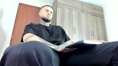 Snapshot of master_steven_01 chatting on 11-10-25, 01:37 steven online show from 11-10-25, 01:37