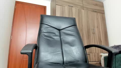 Snapshot of master_steven_01 chatting on 11-14-25, 05:11 steven online show from 11-14-25, 05:11