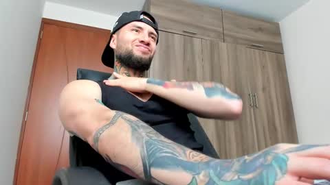 Snapshot of master_steven_01 chatting on 11-17-25, 04:46 steven online show from 11-17-25, 04:46