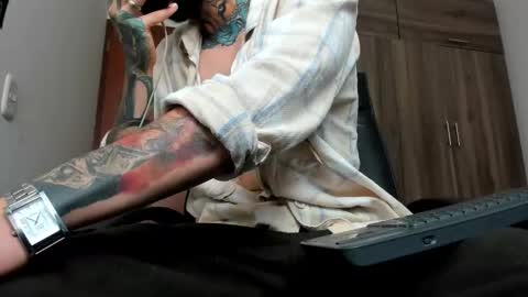 Snapshot of master_steven_01 chatting on 11-19-25, 04:51 steven online show from 11-19-25, 04:51