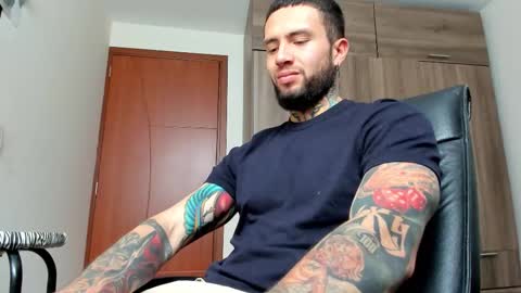 Snapshot of master_steven_01 chatting on 12-04-25, 03:54 steven online show from 12-04-25, 03:54