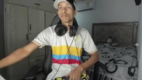 Snapshot of masteralda09 chatting on 07-04-26, 05:19 Alpha junior online show from 07-04-26, 05:19