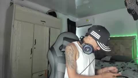 Snapshot of masteralda09 chatting on 07-14-26, 04:56 Alpha junior online show from 07-14-26, 04:56