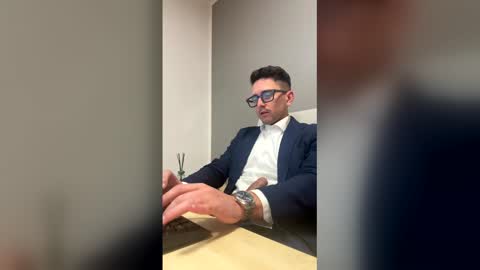 Snapshot of masterboss_fl chatting on 04-07-26, 11:32 Master Boss online show from 04-07-26, 11:32