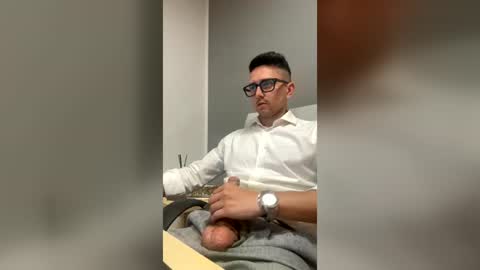 Snapshot of masterboss_fl chatting on 06-15-26, 11:45 Master Boss online show from 06-15-26, 11:45