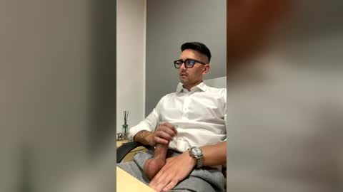 Snapshot of masterboss_fl chatting on 06-17-26, 11:45 Master Boss online show from 06-17-26, 11:45