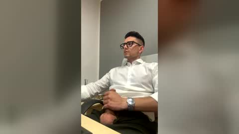 Snapshot of masterboss_fl chatting on 06-18-26, 11:47 Master Boss online show from 06-18-26, 11:47