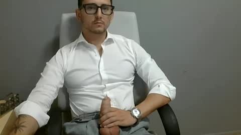 Snapshot of masterboss_fl chatting on 07-15-26, 11:37 Master Boss online show from 07-15-26, 11:37