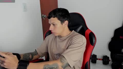 Snapshot of masterdave7 chatting on 09-10-25, 02:17 Dave online show from 09-10-25, 02:17