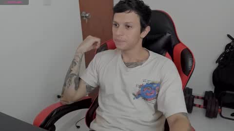 Snapshot of masterdave7 chatting on 10-11-25, 03:21 Dave online show from 10-11-25, 03:21