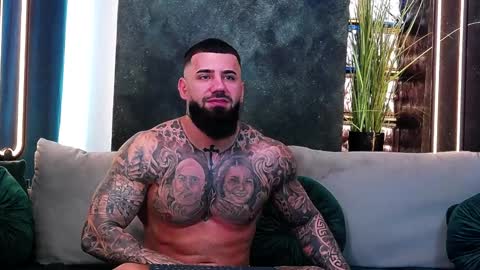 Snapshot of masterkingofmuscle chatting on 01-28-25, 07:00 masterkingofmuscle online show from 01-28-25, 07:00