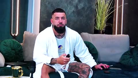 Snapshot of masterkingofmuscle chatting on 02-03-25, 07:18 masterkingofmuscle online show from 02-03-25, 07:18