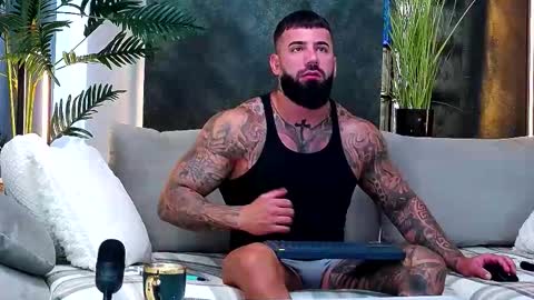 Snapshot of masterkingofmuscle chatting on 09-10-25, 07:41 masterkingofmuscle online show from 09-10-25, 07:41