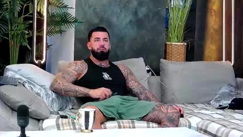 Snapshot of masterkingofmuscle chatting on 11-04-25, 07:51 masterkingofmuscle online show from 11-04-25, 07:51