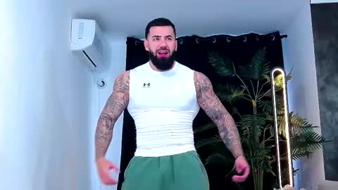 Snapshot of masterkingofmuscle chatting on 11-06-25, 08:04 masterkingofmuscle online show from 11-06-25, 08:04