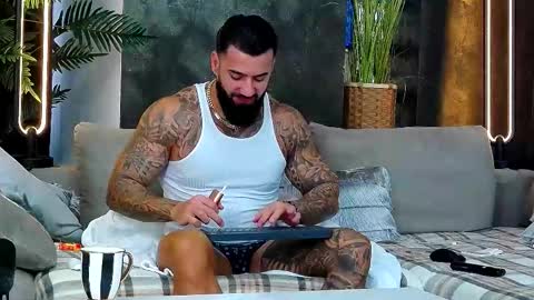 Snapshot of masterkingofmuscle chatting on 11-13-25, 09:08 masterkingofmuscle online show from 11-13-25, 09:08