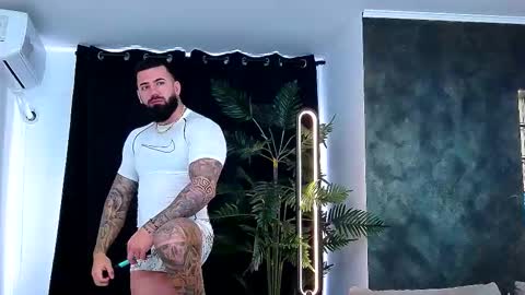 Snapshot of masterkingofmuscle chatting on 11-21-25, 08:13 masterkingofmuscle online show from 11-21-25, 08:13