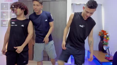 Snapshot of masters_sexx chatting on 01-21-25, 02:15 Team Cris Darwin- Fernando- Stiven- David online show from 01-21-25, 02:15