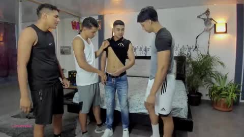 Snapshot of masters_sexx chatting on 10-13-25, 11:21 Team Cris Darwin- Fernando- Stiven- David online show from 10-13-25, 11:21