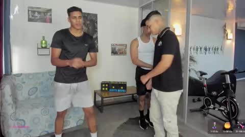 Snapshot of masters_sexx chatting on 10-19-25, 11:33 Team Cris Darwin- Fernando- Stiven- David online show from 10-19-25, 11:33