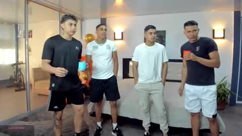 Snapshot of masters_sexx chatting on 11-22-25, 11:31 Team Cris Darwin- Fernando- Stiven- David online show from 11-22-25, 11:31