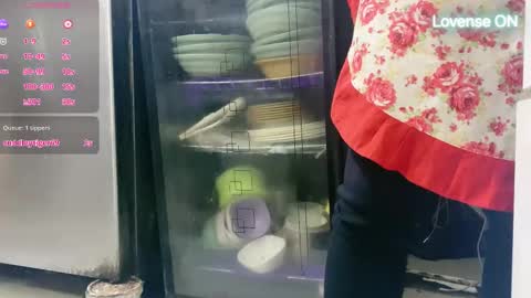 SuSu online show from 11-25-25, 03:01