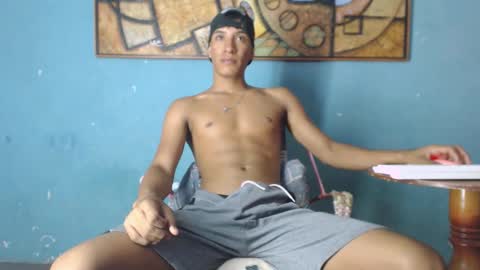 Snapshot of mateo600009 chatting on 12-21-25, 06:15 matteo online show from 12-21-25, 06:15