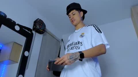 mateo_escobar online show from 09-11-25, 05:29