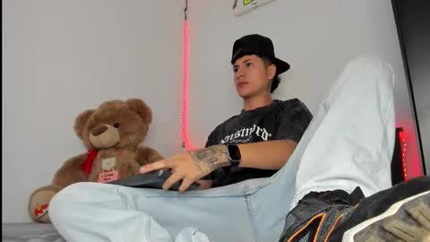 mateo_escobar online show from 11-09-25, 01:42