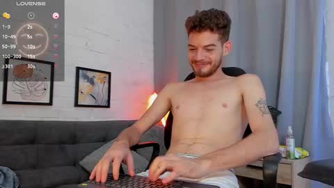 Snapshot of mateo_hunter chatting on 11-15-25, 06:11 MATEO HUNTER online show from 11-15-25, 06:11