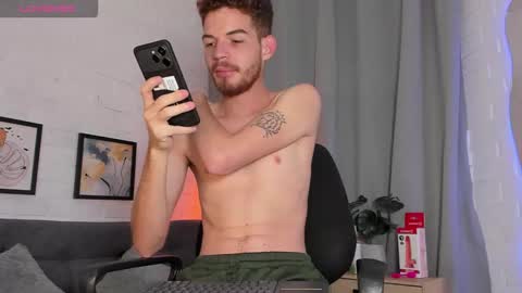 Snapshot of mateo_hunter chatting on 11-18-25, 02:39 MATEO HUNTER online show from 11-18-25, 02:39