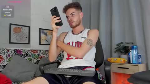 Snapshot of mateo_hunter chatting on 12-14-25, 08:52 MATEO HUNTER online show from 12-14-25, 08:52