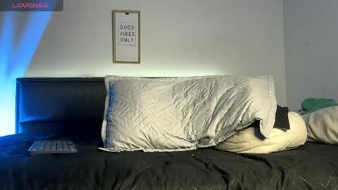 Snapshot of mateobaer_ chatting on 03-27-26, 02:50 Mateo Baer online show from 03-27-26, 02:50