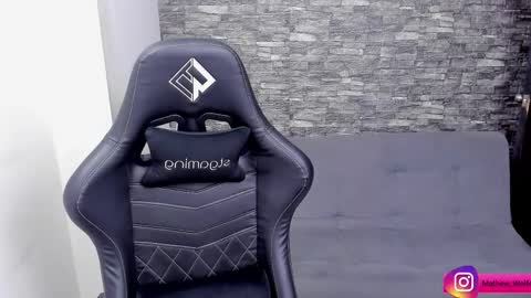 Mathew Independent model online show from 01-12-26, 09:53