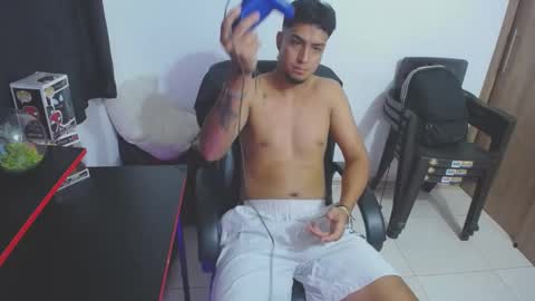 Snapshot of matias_bianco01 chatting on 02-13-25, 02:45 matias online show from 02-13-25, 02:45