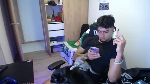 Snapshot of matias_bianco01 chatting on 09-15-25, 09:26 matias online show from 09-15-25, 09:26