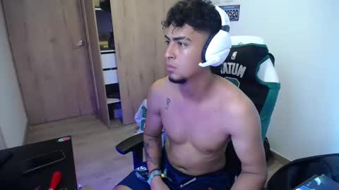 Snapshot of matias_bianco01 chatting on 09-18-25, 02:52 matias online show from 09-18-25, 02:52