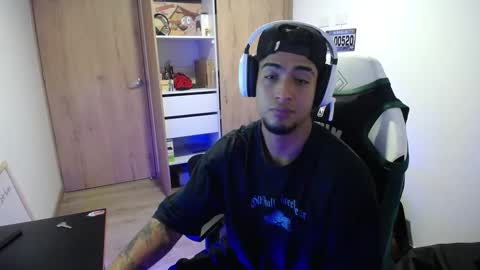 Snapshot of matias_bianco01 chatting on 09-25-25, 05:22 matias online show from 09-25-25, 05:22