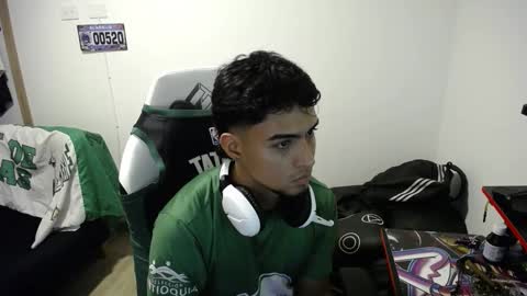 Snapshot of matias_bianco01 chatting on 10-04-25, 05:05 matias online show from 10-04-25, 05:05