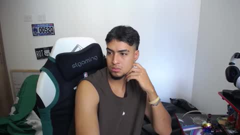 Snapshot of matias_bianco01 chatting on 11-12-25, 04:29 matias online show from 11-12-25, 04:29