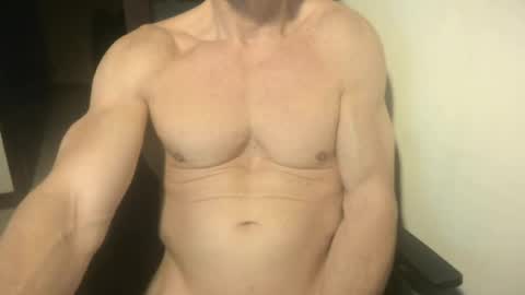 Snapshot of matiasmartin2030 chatting on 06-29-26, 02:07 MatiasMatureMuscle online show from 06-29-26, 02:07