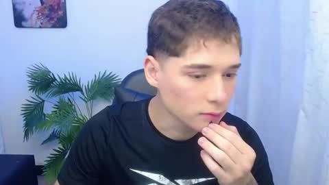 Snapshot of matiii18 chatting on 06-10-26, 01:32 Mati online show from 06-10-26, 01:32