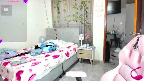 Snapshot of matilde27 chatting on 07-20-26, 10:45 Daniela online show from 07-20-26, 10:45
